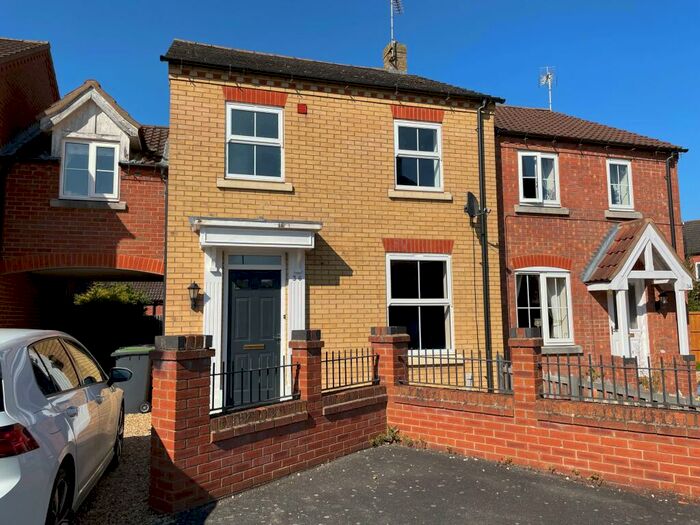 3 Bedroom Semi-Detached House To Rent In Falcon Way, Sleaford, NG34