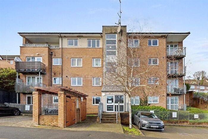 1 Bedroom Flat For Sale In St Hughs Avenue, High Wycombe, HP13