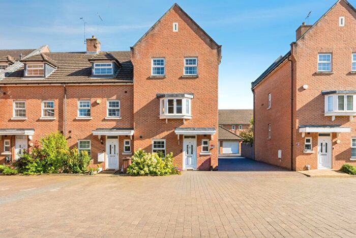 4 Bedroom End Of Terrace House For Sale In Frogmore, St. Albans, AL2