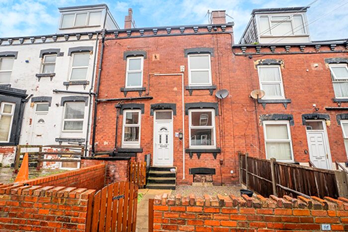 2 Bedroom Terraced House For Sale In Barton View, Leeds, LS11
