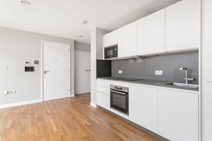 1 Bedroom Studio To Rent In Trout Road, Yiewsley, West Drayton, UB7