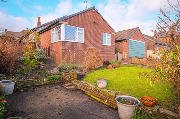 2 Bedroom Semi-Detached Bungalow For Sale In Heatherfield Road, Huddersfield, HD1