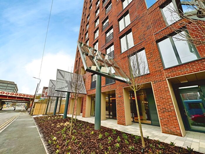 1 Bedroom Flat To Rent In Whitehall Road, Leeds, West Yorkshire, LS12