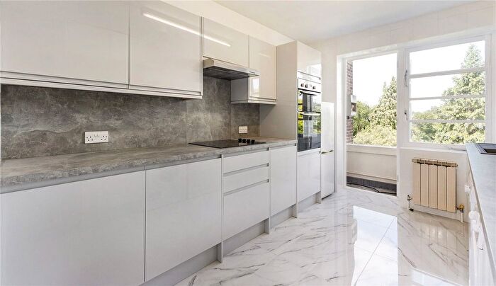 3 Bedroom Maisonette For Sale In Putney Heath, Putney, London, SW15