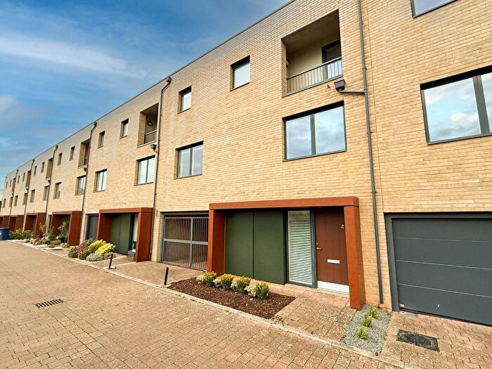 4 Bedroom Town House To Rent In Spinney Road, Trumpington, Cambridge, CB2