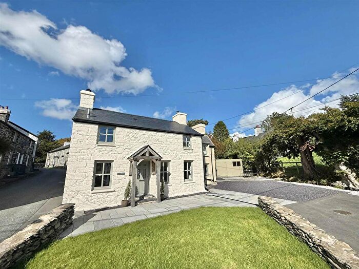 2 Bedroom Property For Sale In Capel Garmon, Llanrwst, LL26