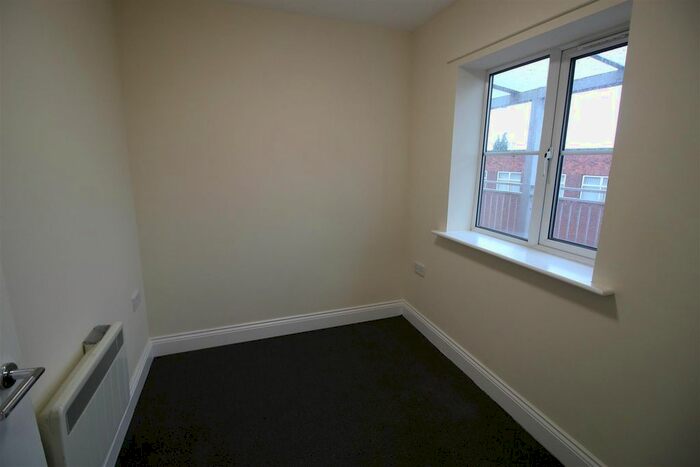 2 Bedroom Flat To Rent In Breckhill Road, Mapperley, Nottingham, NG3