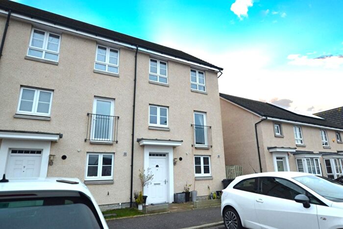 4 Bedroom Town House To Rent In Barnyard Park Loan, South Gyle, Edinburgh, EH12
