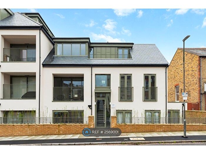 3 Bedroom Flat To Rent In Lonpro Court, London, SW19