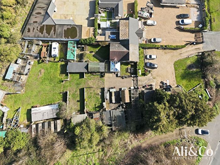 3 Bedroom Bungalow For Sale In South Manor, Grays, RM16