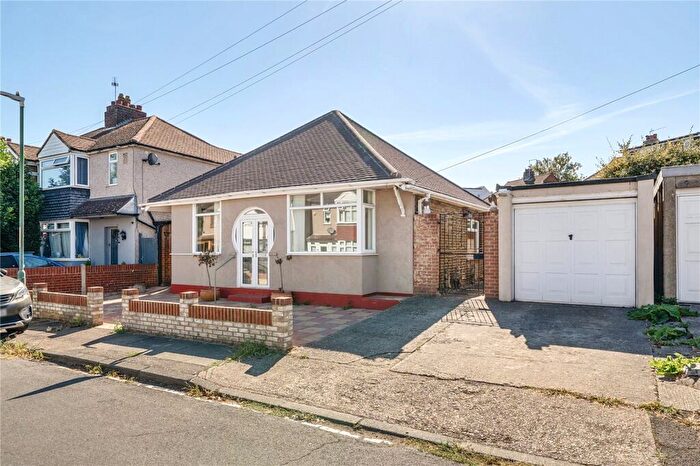 2 Bedroom Bungalow For Sale In Brentlands Drive, Dartford, DA1