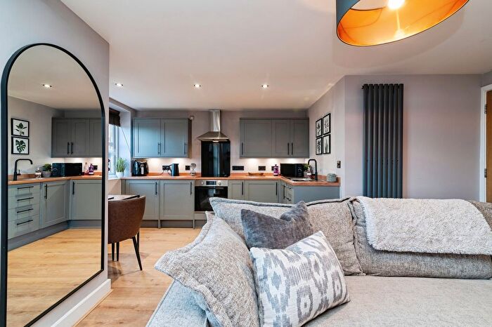 2 Bedroom Flat For Sale In Ockbrook Drive, Nottingham, Nottinghamshire, NG3