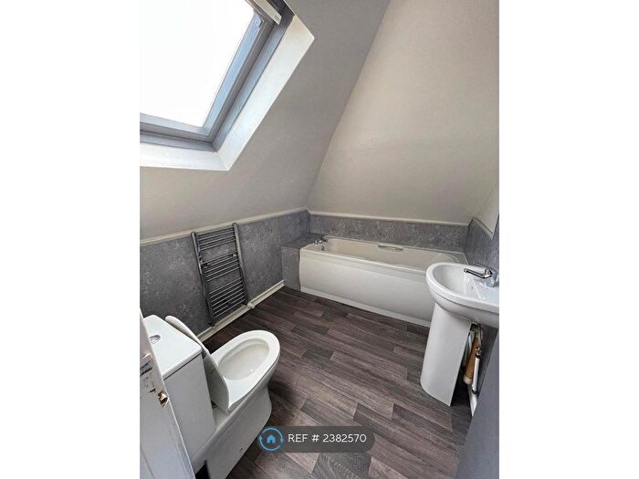 1 Bedroom Flat To Rent In Charminster Road, Bournemouth, BH8