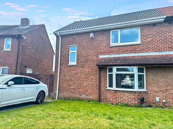 3 Bedroom Semi-Detached House To Rent In Lakeland Drive, Peterlee, Durham, SR8