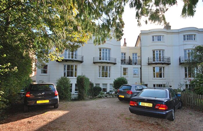2 Bedroom Flat To Rent In Grove Hill Gardens, Tunbridge Wells, TN1