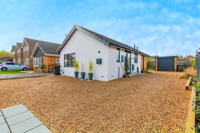 2 Bedroom Detached Bungalow For Sale In Wykeham Road, Higham Ferrers, Rushden, NN10