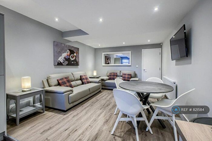 6 Bedroom Semi-Detached House To Rent In Umberslade Road, Birmingham, B29