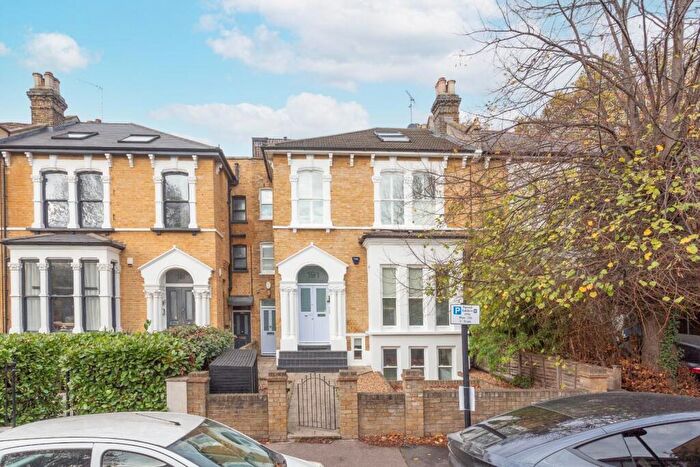 2 Bedroom Flat For Sale In Evering Road, London, E5