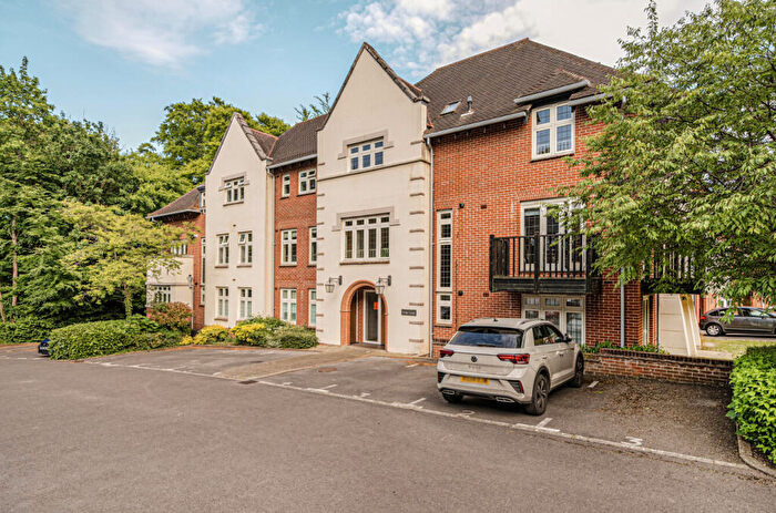 2 Bedroom Flat For Sale In Highcroft Road, Winchester, Hampshire, SO22