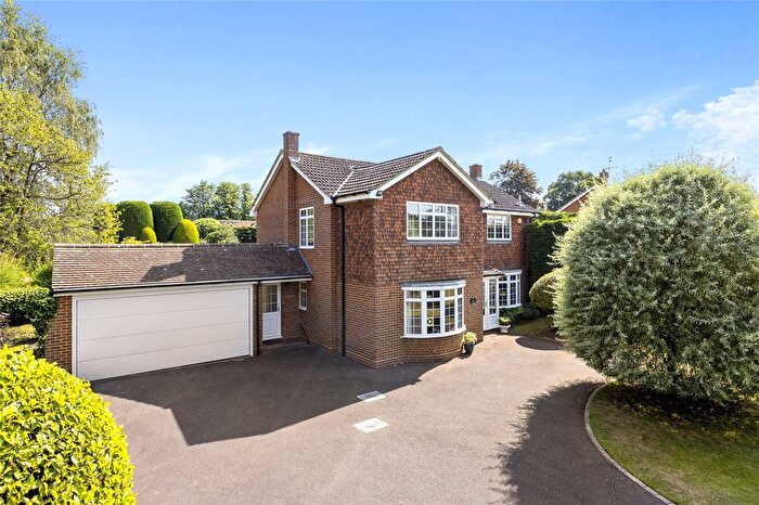 4 Bedroom Detached House For Sale In Bennett Way, West Clandon, Guildford, Surrey, GU4