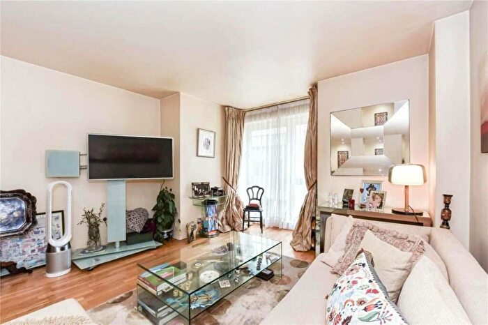 1 Bedroom Flat For Sale In Hosier Lane, Farringdon, London, EC1A