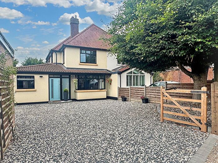 4 Bedroom Semi-Detached House For Sale In Castle Road, Kenilworth, CV8