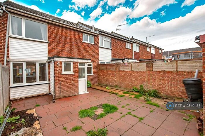 3 Bedroom Terraced House To Rent In Betsham Road, Swanscombe, DA10