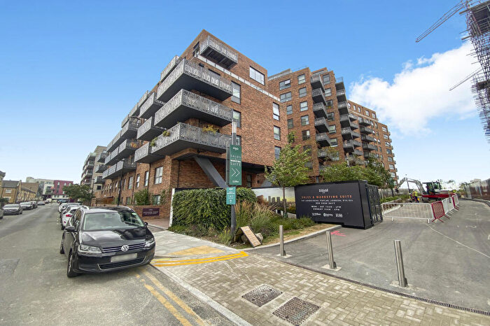 2 Bedroom Flat For Sale In Cityview Point, Leven Road, Tower Hamlets, London, E14