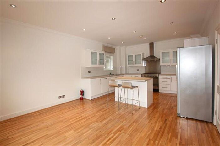 5 Bedroom Detached House For Sale In The Vale, Golders Green, NW11