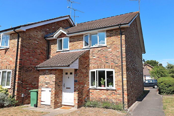 2 Bedroom End Of Terrace House For Sale In Saffron Court, Farnborough, GU14