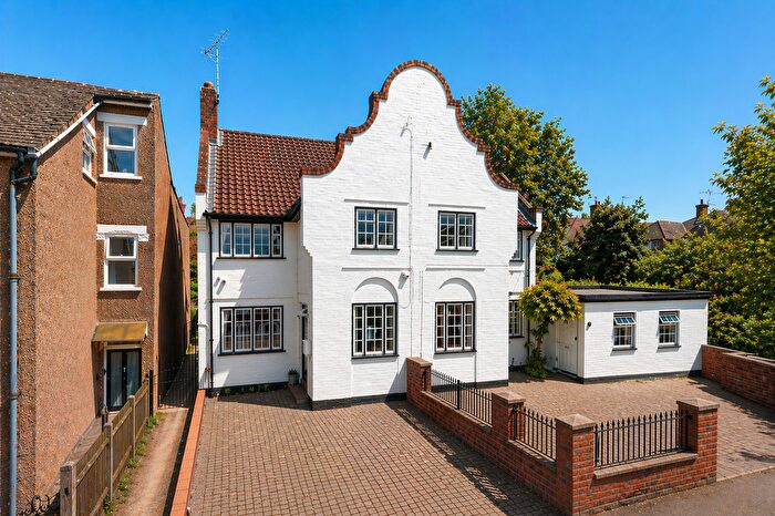 3 Bedroom Semi-Detached House For Sale In Malden Road, Watford, Hertfordshire, WD17