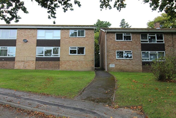 2 Bedroom Flat To Rent In Rowan Drive, Highcliffe, BH23