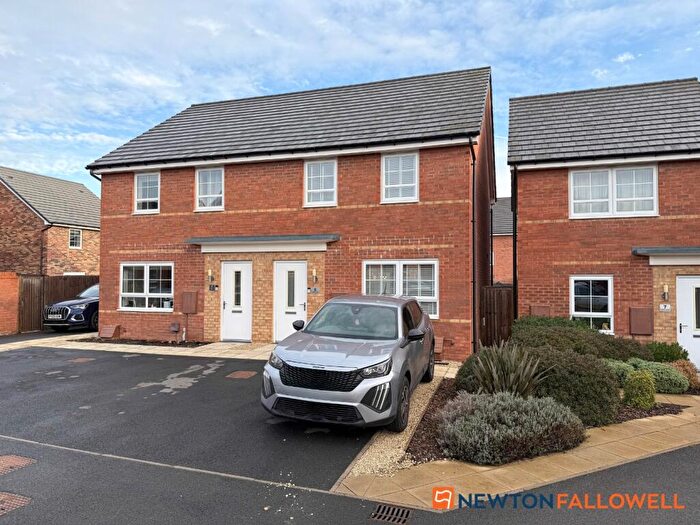 3 Bedroom Semi Detached House For Sale In Halifax Road, Fernwood, NG24
