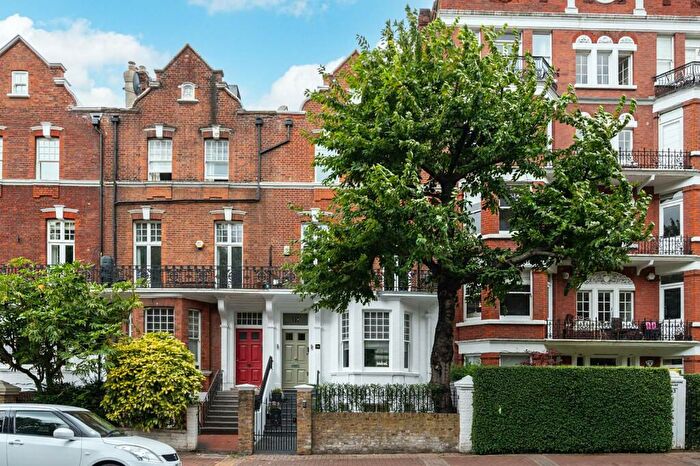 6 Bedroom House To Rent In Albert Bridge Road, Battersea, London, SW11