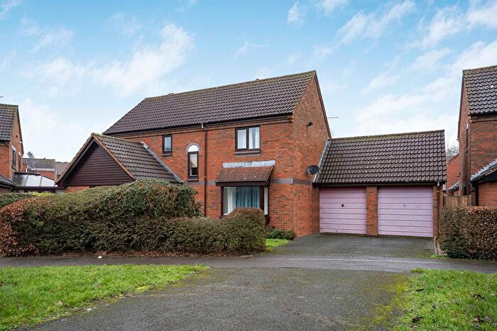 4 Bedroom Detached House For Sale In Wedgwood Avenue, Milton Keynes, MK14