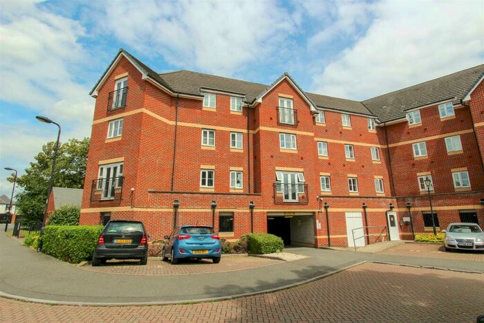 2 Bedroom Apartment To Rent In Eaton Avenue, Burnham, SL1