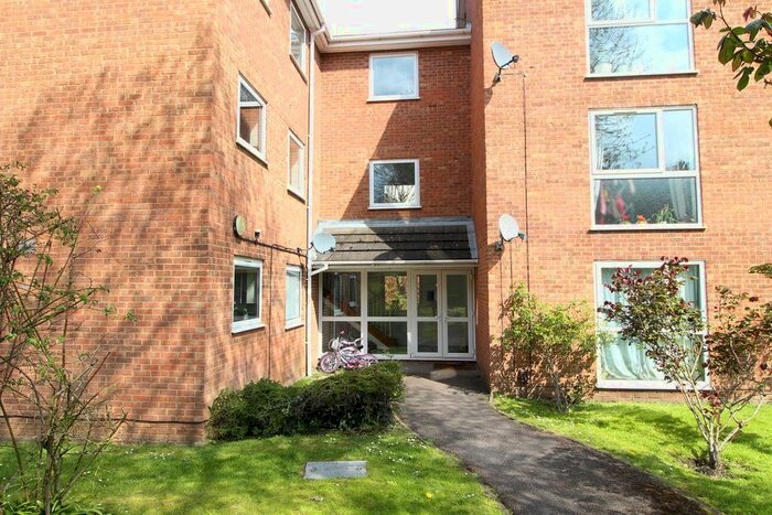 2 Bedroom Flat To Rent In Epping Close, Reading, RG1