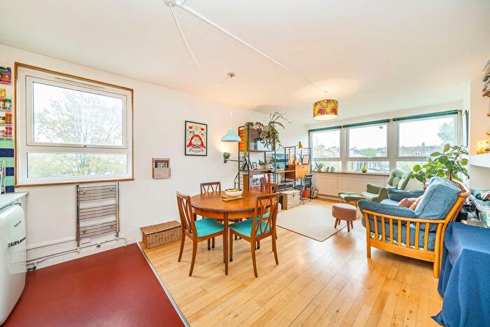2 Bedroom Flat For Sale In Brayards Road Estate, Peckham, SE15