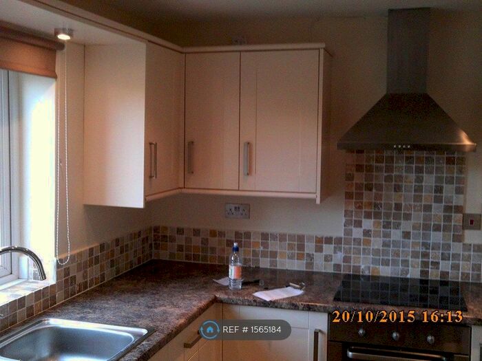 2 Bedroom Flat To Rent In Hurricane Road, Bowerhill, Melksham, SN12