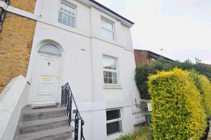 1 Bedroom Flat To Rent In Cator Street, Peckham, London, SE15