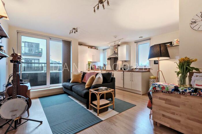 2 Bedroom Flat To Rent In George Mathers Road, Freeman House, SE11