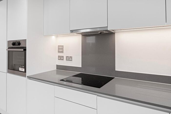 2 Bedroom Apartment For Sale In Copeland Court, London, E16