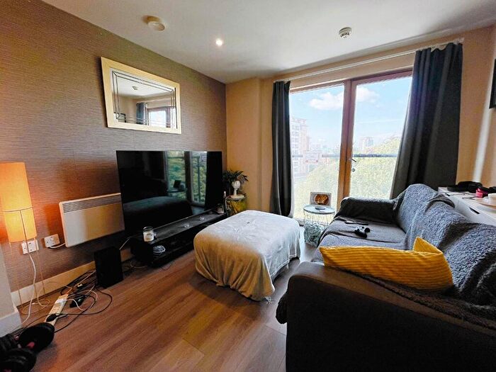2 Bedroom Flat To Rent In Magellan House, Clarence Dock, Amouries Way, Leeds, LS10