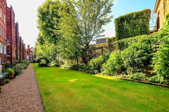 3 Bedroom Flat To Rent In Lower Sloane Street, Chelsea, London, SW1W