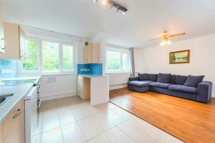 2 Bedroom Flat To Rent In Patrick Coman House, Skinner Street, Clerkenwell, London, EC1V
