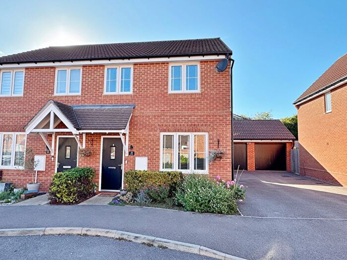 3 Bedroom Semi-detached House For Sale In Juno Close, Fareham, PO14