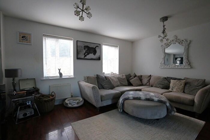 3 Bedroom Town House For Sale In Goodman Drive, Leighton Buzzard, Bedfordshire, LU7