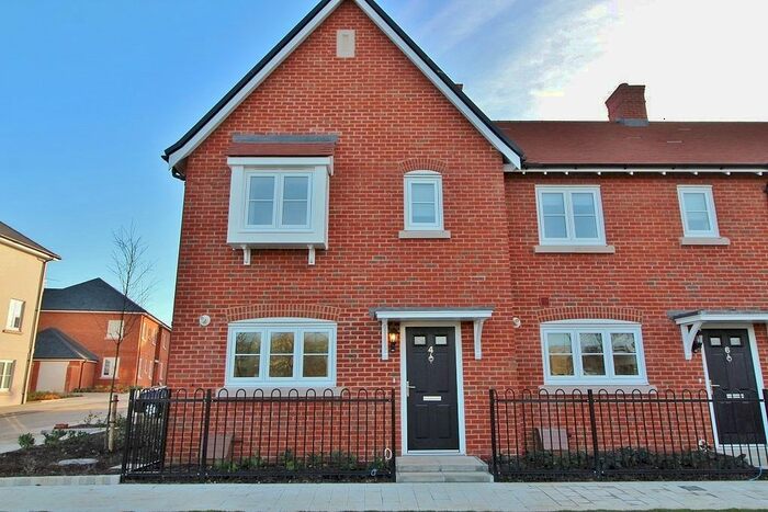 3 Bedroom End Of Terrace House To Rent In Houghton Avenue, Waterlooville, PO7