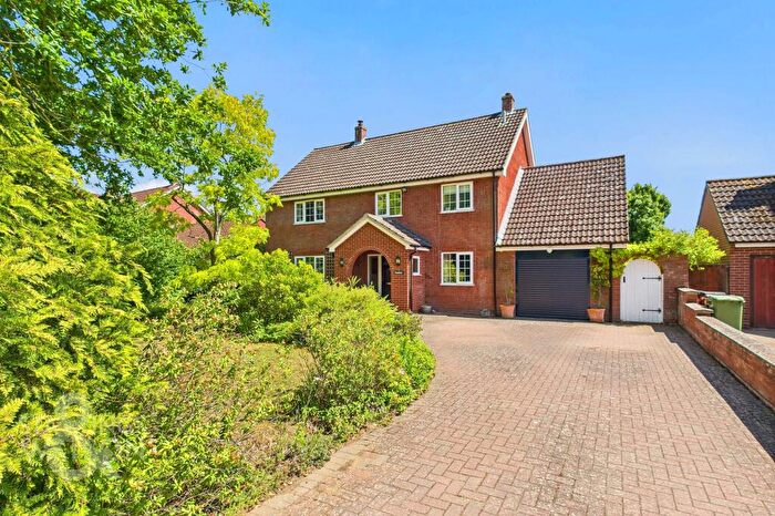 4 Bedroom Detached House For Sale In Diss Road, Burston, Diss, IP22