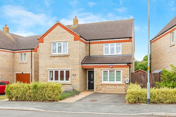 4 Bedroom Detached House For Sale In Poppy Drive, Raunds, Wellingborough, NN9